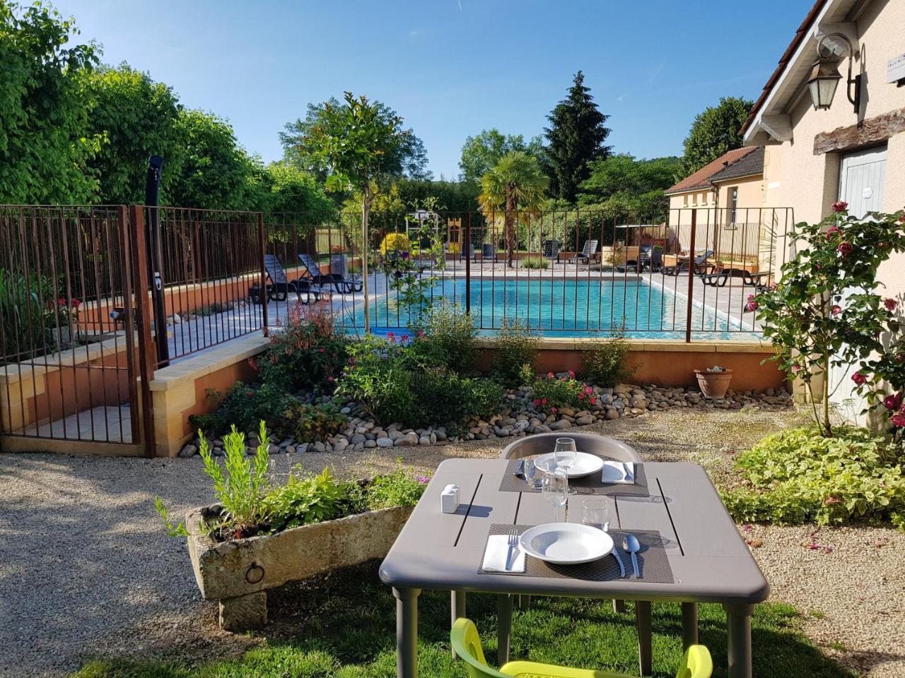 Thonac Logis Hotel Archambeau מראה חיצוני תמונה